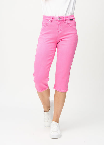 Light pink regular capris, model name Flamingos, with a straight leg, seen from the front.