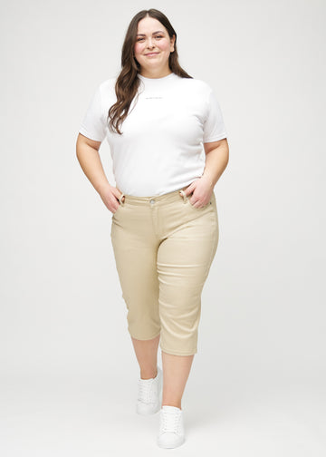 Full image of a plus-size model in beige regular capris.