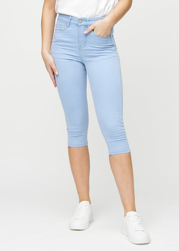 Skinny capris for women in light blue fabric, color Skies. Front view on a model, showing the close-fitting legs ending just below the knee.