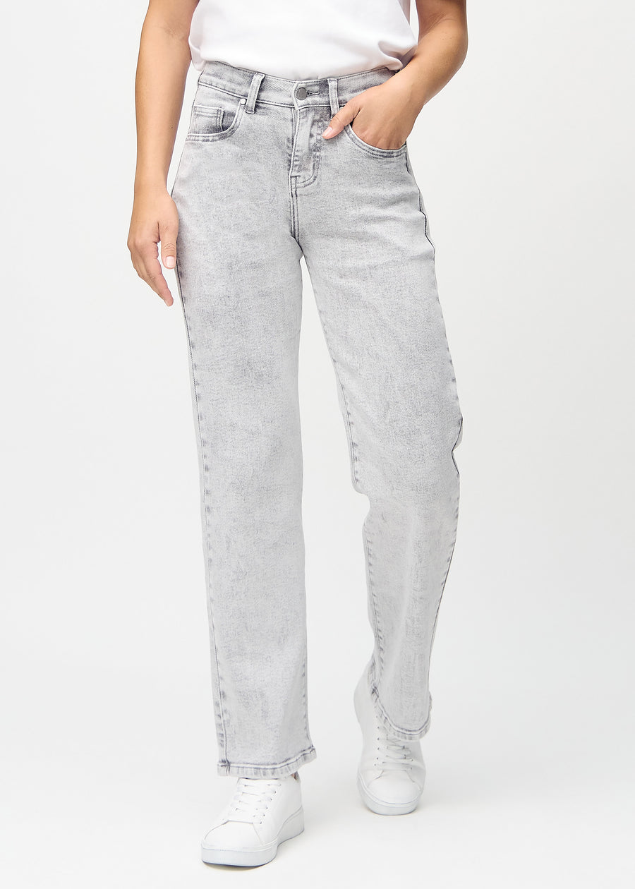 Light grey denim loose jeans, model name Ashes, which has a loose fit with plenty of width in the legs, seen from the front.