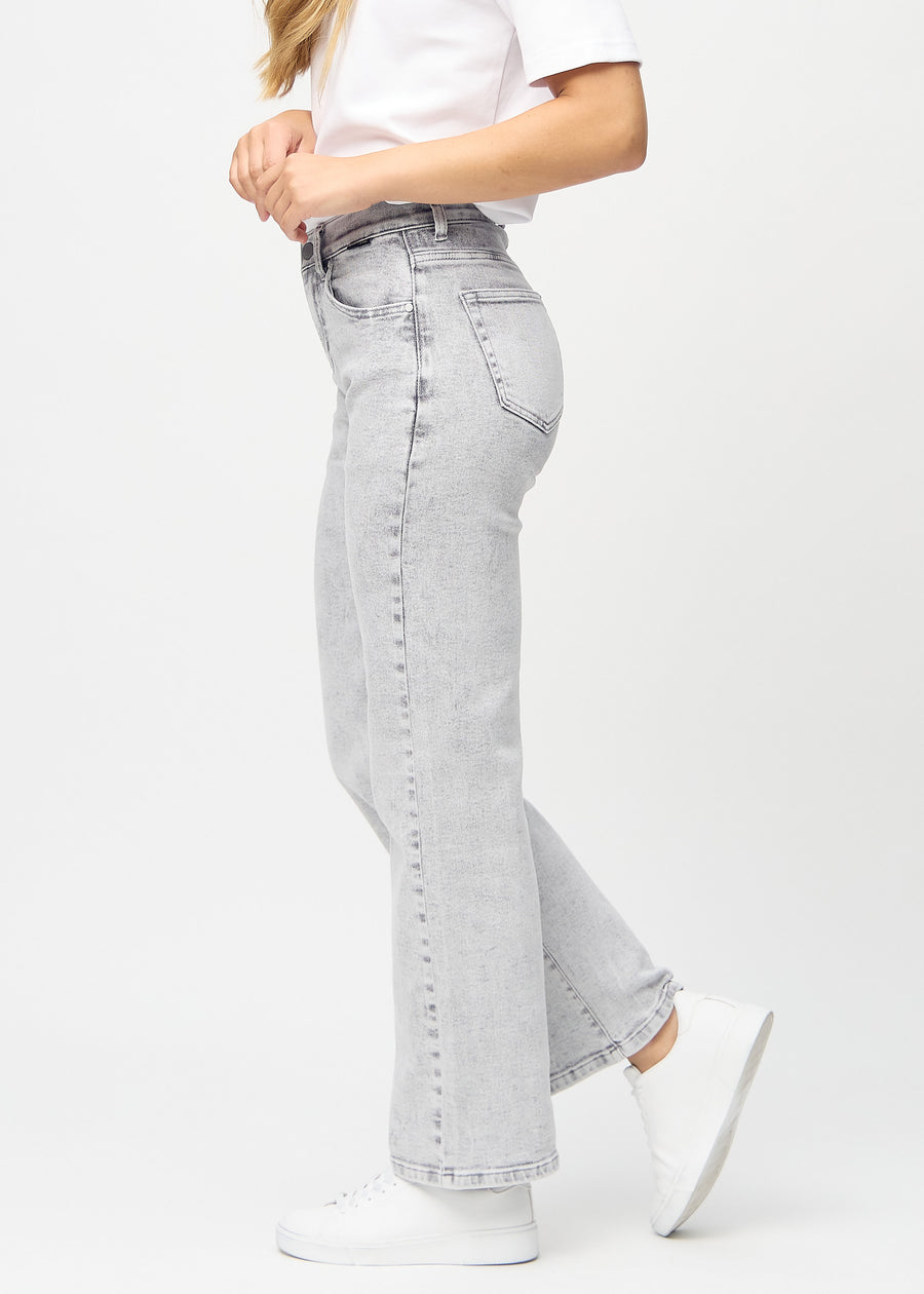 Light grey denim loose jeans seen from the side on a model.