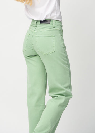 Loose jeans for women in light green, color Mints. Close-up from behind on a model, showing the fit and details.
