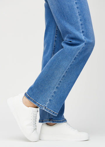 The ankles of a model, so you can see how loose the jeans fit.