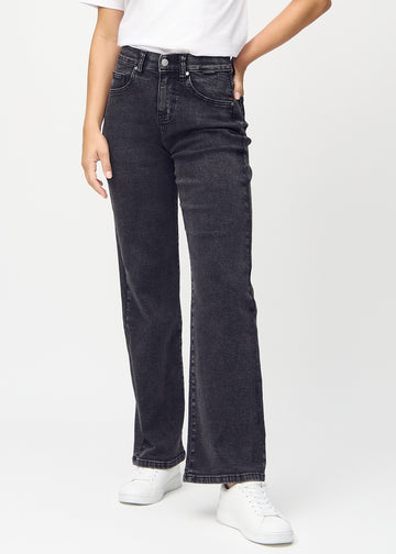 Dark grey denim loose jeans, model name Shadows, which has a loose fit with plenty of width in the legs, seen from the front.