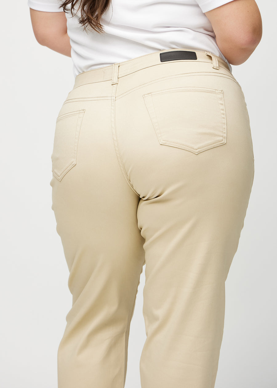 Beige regular jeans seen from the back in a close-up on a plus-size model to show details.