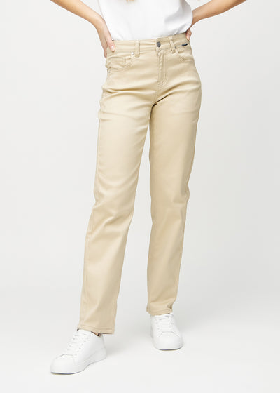 Beige regular jeans, model name Gazelles, with a straight leg, seen from the front.
