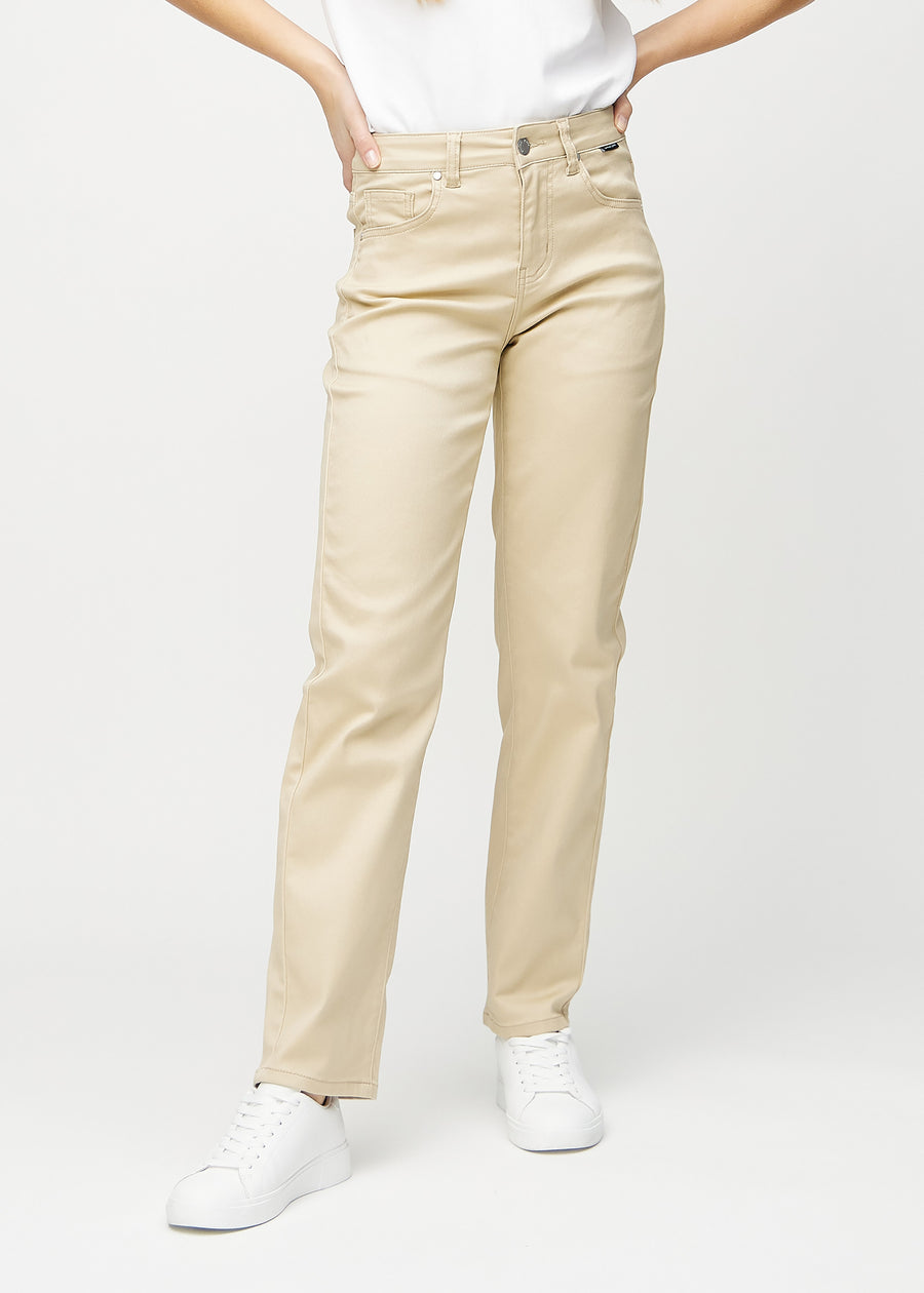 Beige regular jeans, model name Gazelles, with a straight leg, seen from the front.