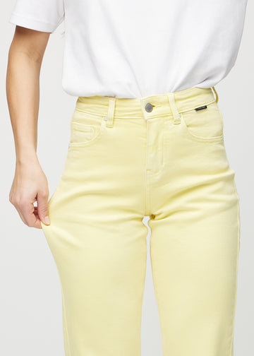 The model stretches the jeans at the thigh to show the stretch.