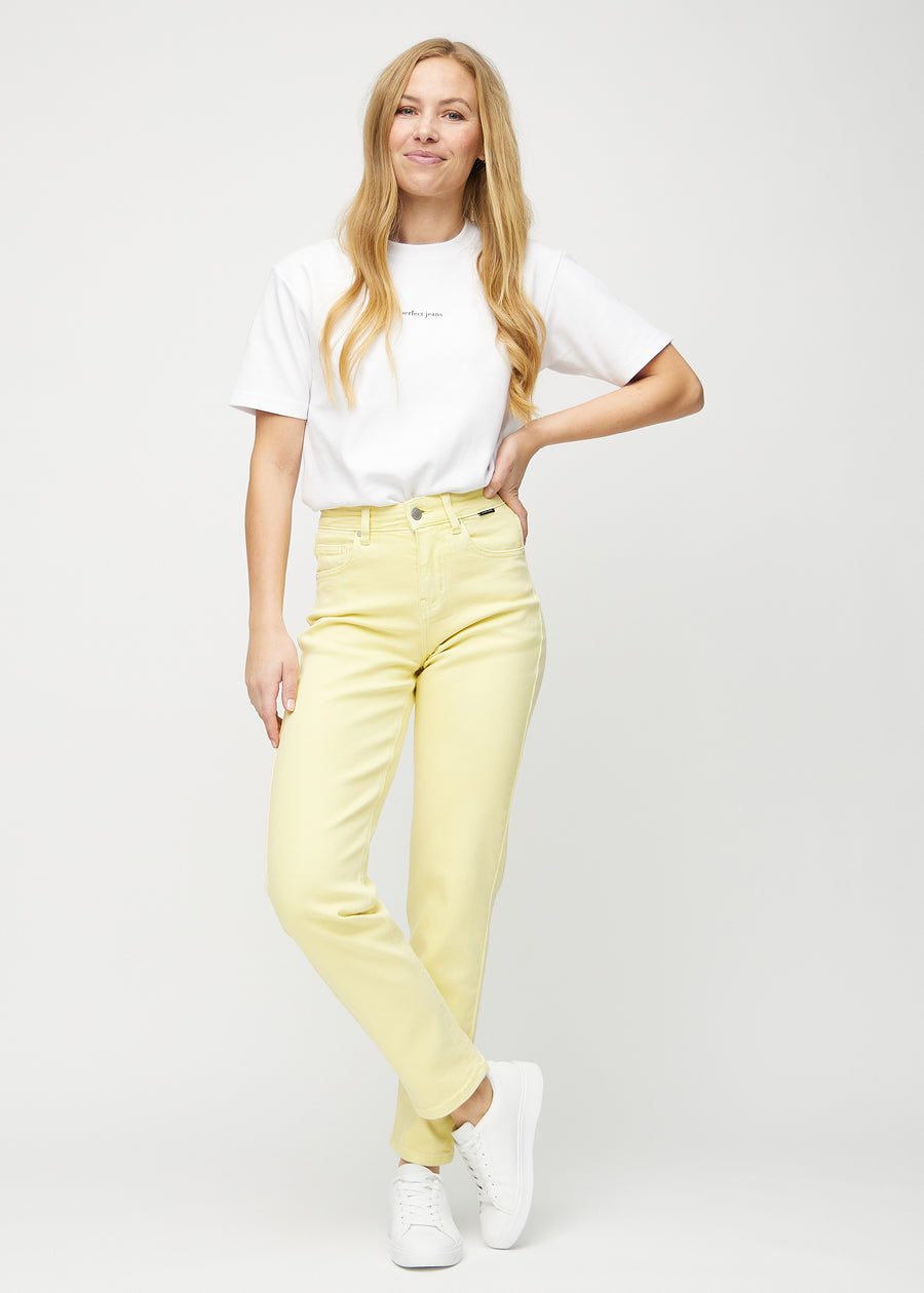 Full image of a model in light yellow regular jeans.