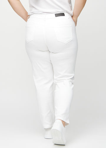 Regular jeans for women in white, color Marguerites. Back view on a plus-size model, showing the full fit.