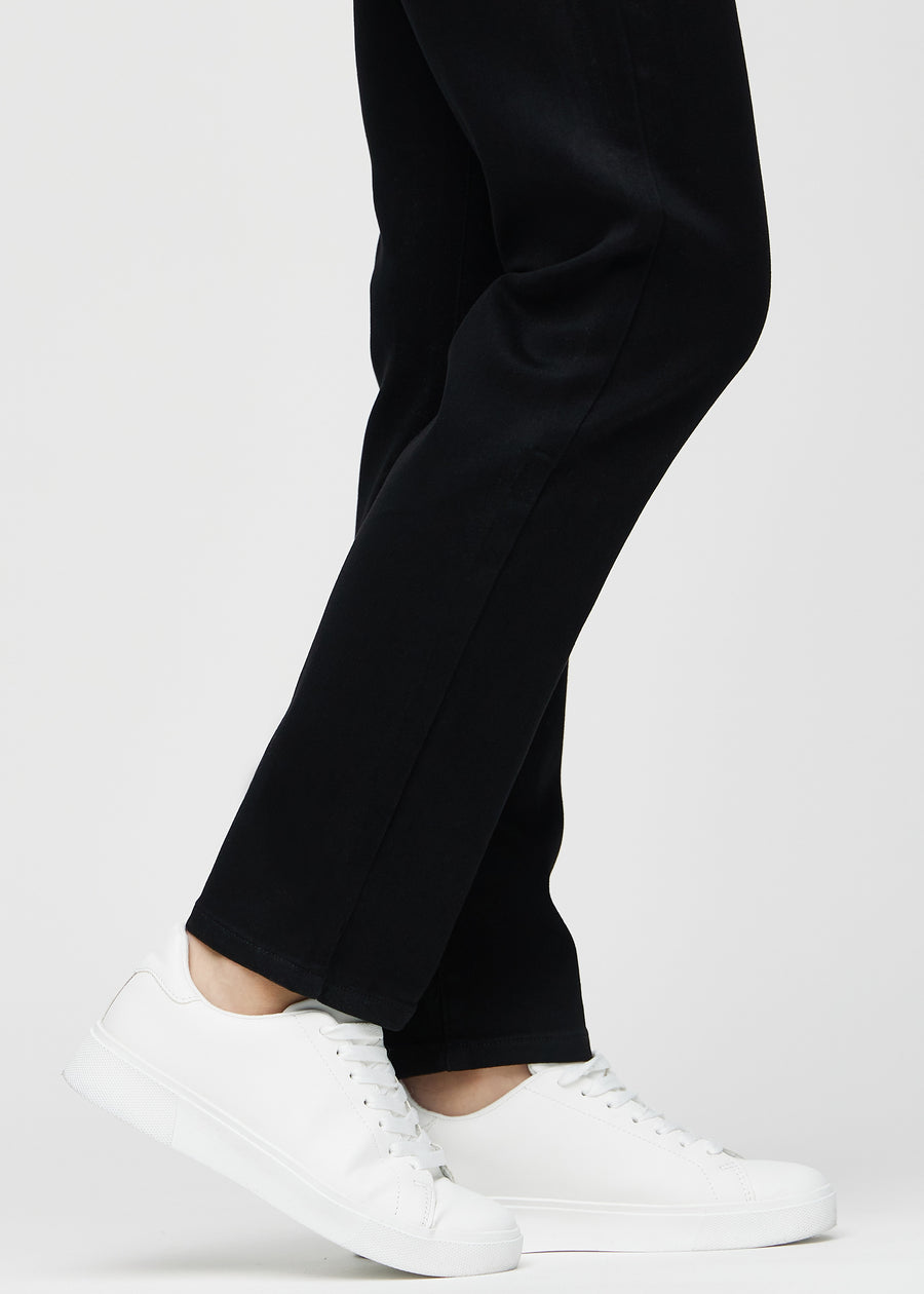 Regular jeans for women in black, color Ravens. Close-up at the ankles on a model, showing the straight leg openings.