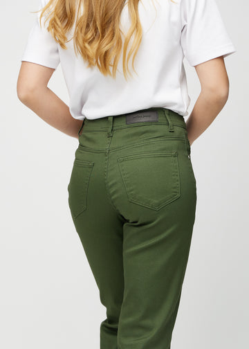 Regular jeans for women in dark green, color Renewals. Close-up from behind on a model, showing fit and details.