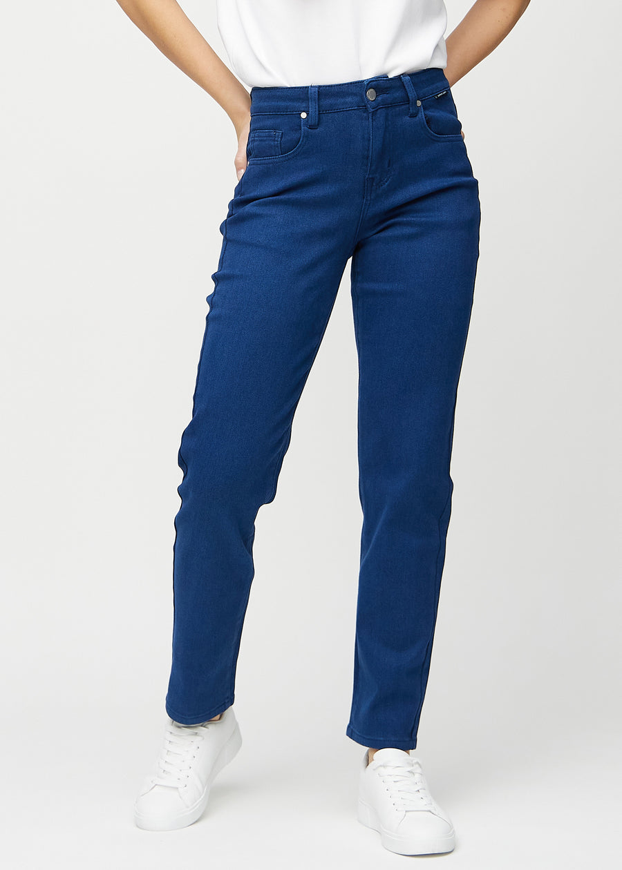 Regular jeans for women in dark blue, color Royals. Front view on a model, showing the classic straight-leg fit.