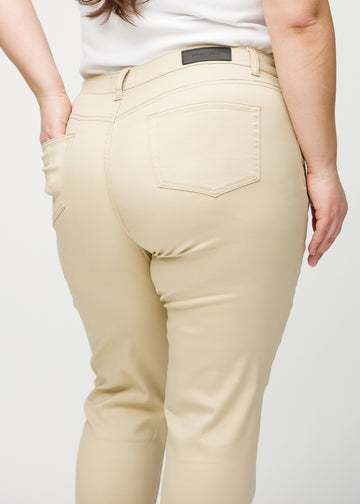 Slim jeans for women in beige, color Gazelles. Close-up back view on a plus-size model, showing the details.