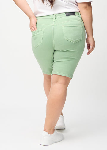 Light green skinny middle shorts seen from the back on a plus-size model, so the entire product can be seen.