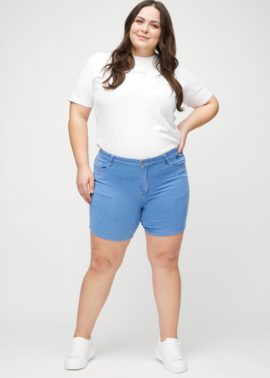 Full image of a plus-size model in blue skinny short shorts.