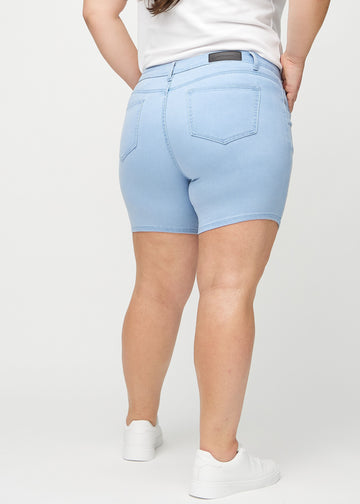 Light blue skinny short shorts seen from the back on a plus-size model, so the entire product can be seen.