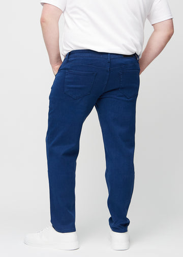 Dark blue regular jeans seen from the back on a plus-size model, so the entire product can be seen.