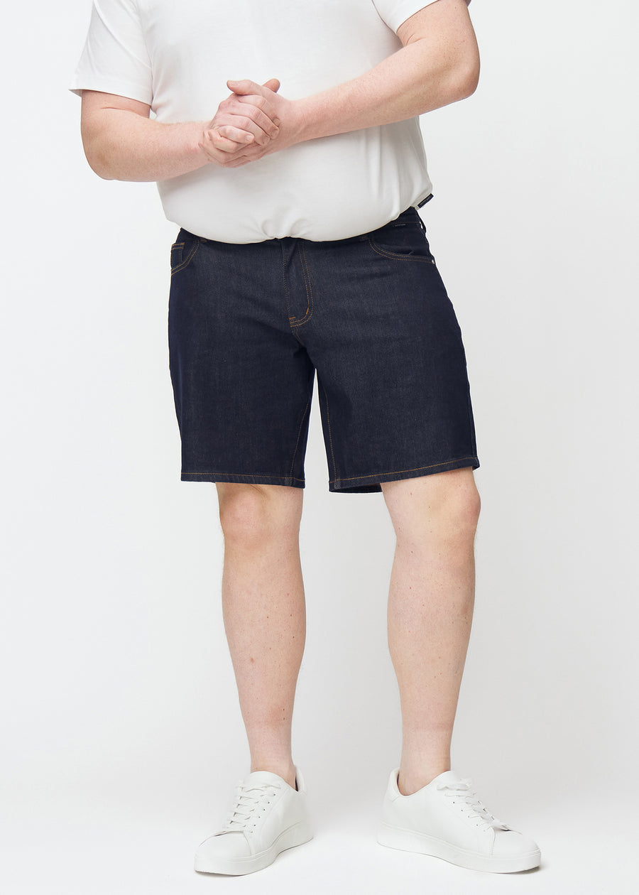 deep dark blue denim shorts for men in the colour midnights with a regular fit seen from the front on a plus-size model.